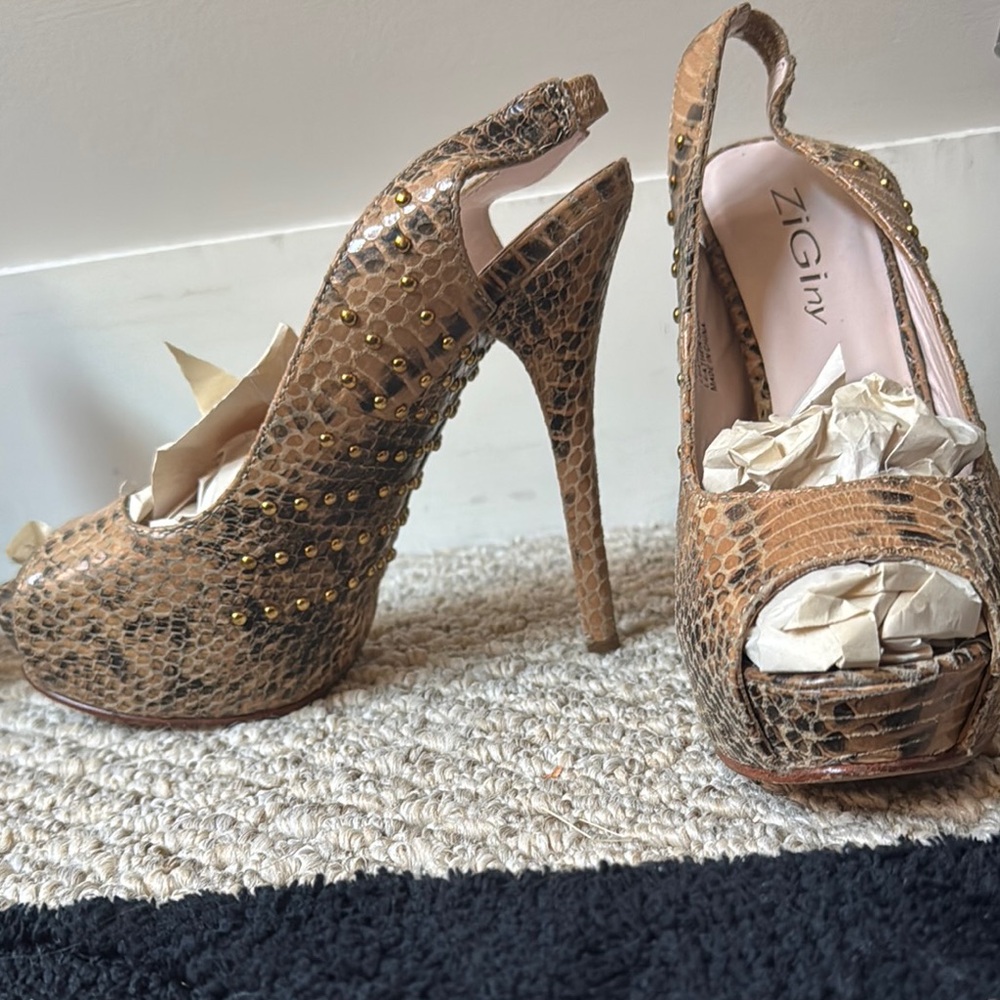 Brown Stiletto Heels Faux Snakeskin pattern with gold studs.
Sling back,peep toe